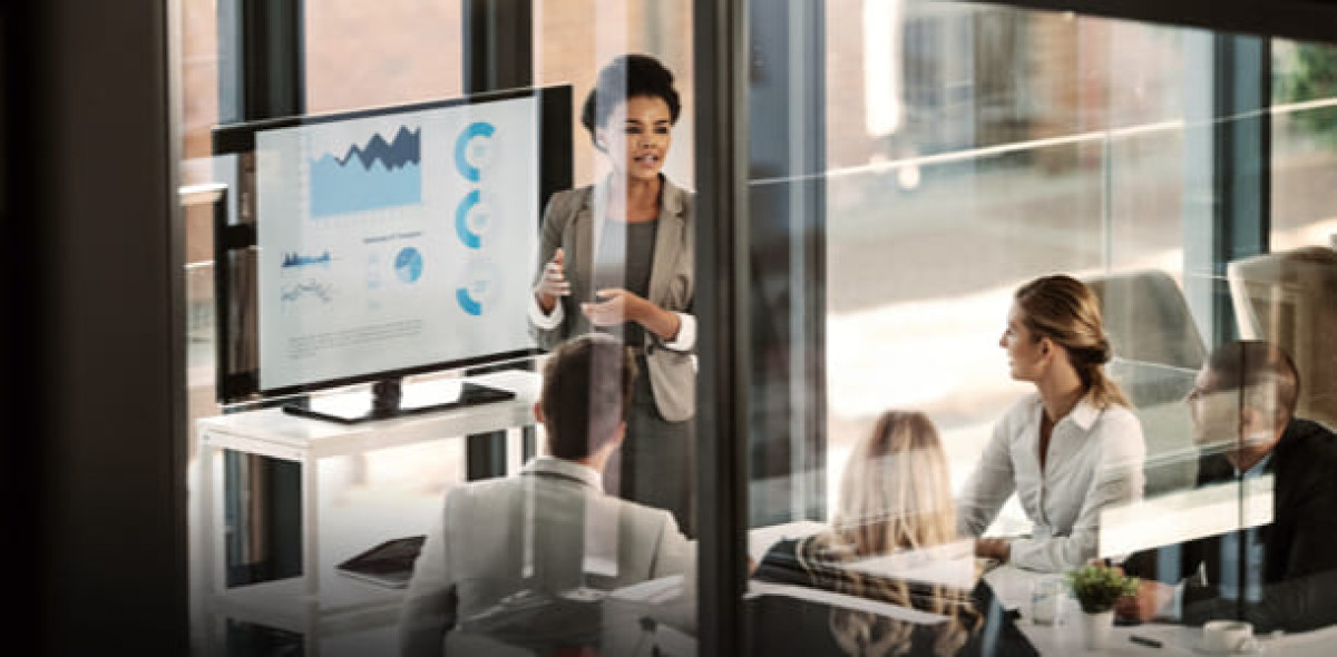 ESG (über-)fordert die Finanzbranche. Bild: PeopleImages