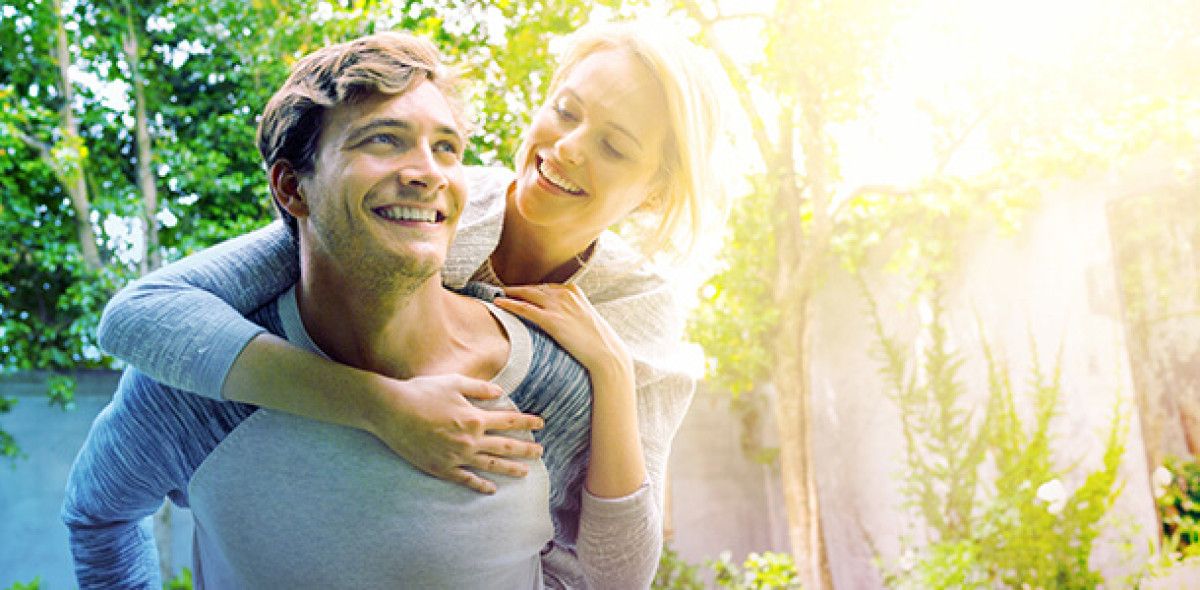 Vermitteln Sie gute Laune beim Vermögensaufbau – mit ausgezeichneten Fonds zu günstigen Kosten. Bild: iStock/Portra