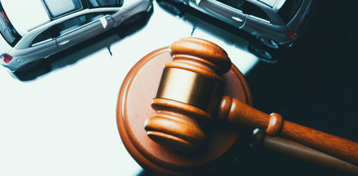 Kfz-Schäden; Bild: Adobe Stock/sasun Bughdaryan
