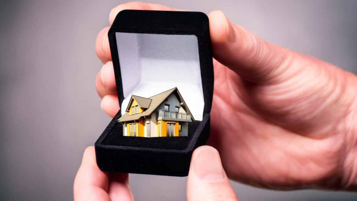 Haus in einer Geschenkbox